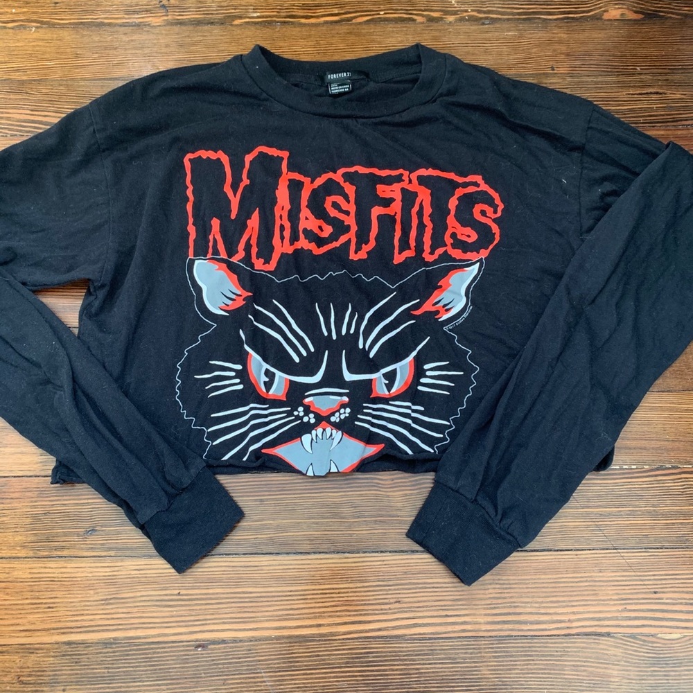 Cropped Misfit tee